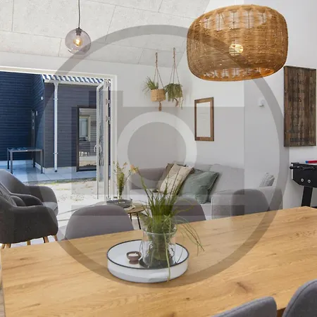 4 Bedroom Amazing In Сasa de vacaciones Glesborg