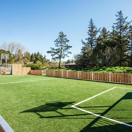 4 Bedroom Amazing In Hébergement de vacances Glesborg