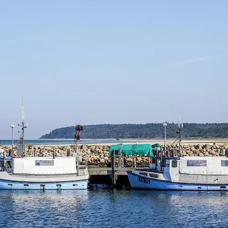 4 Bedroom Amazing In Hébergement de vacances *