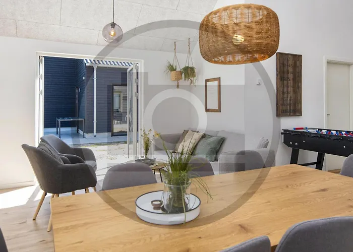 4 Bedroom Amazing In Hébergement de vacances Glesborg