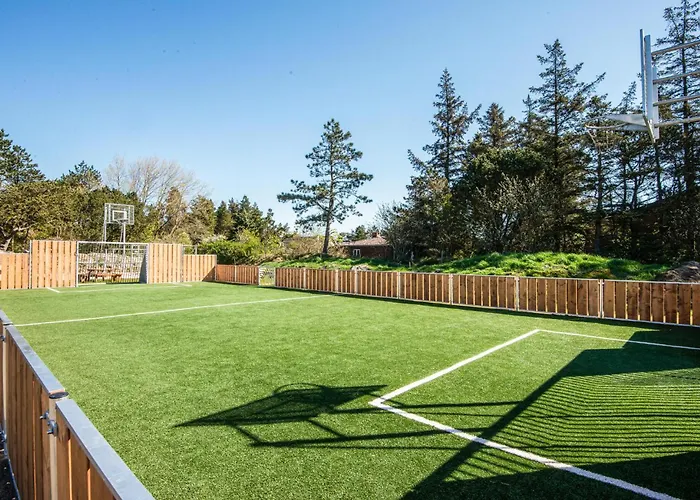 4 Bedroom Amazing In Hébergement de vacances Glesborg